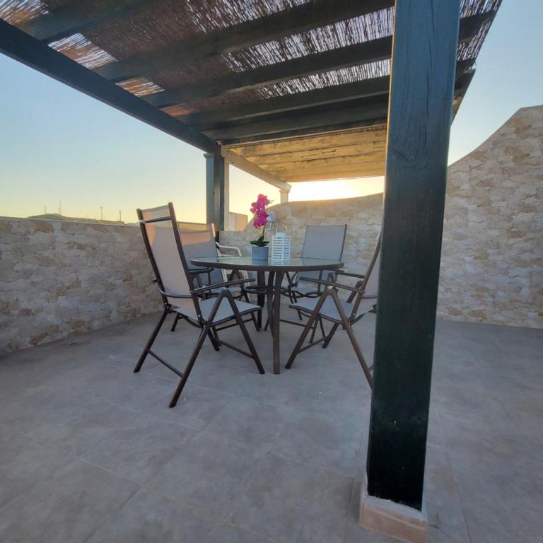 Ático dúplex con piscina privada y vistas al mar en Paraíso de Vera! - Apartamento de 2 dormitorios - 50