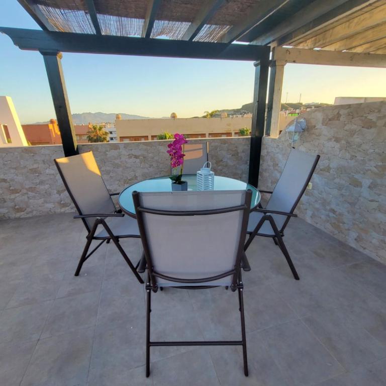 Ático dúplex con piscina privada y vistas al mar en Paraíso de Vera! - Apartamento de 2 dormitorios - 51