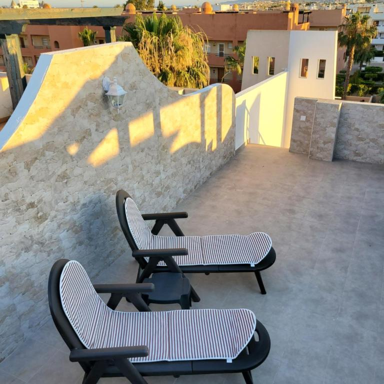 Ático dúplex con piscina privada y vistas al mar en Paraíso de Vera! - Apartamento de 2 dormitorios - 56