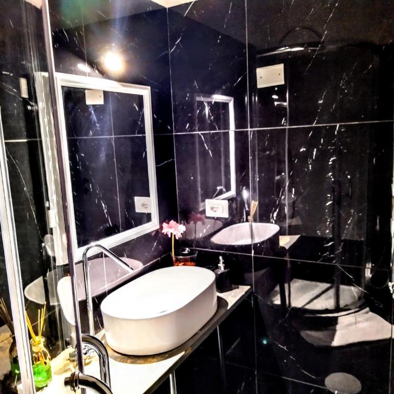 NIK Rooms - Chambre Double ou Lits Jumeaux avec Salle de Bains Privative Externe - 2
