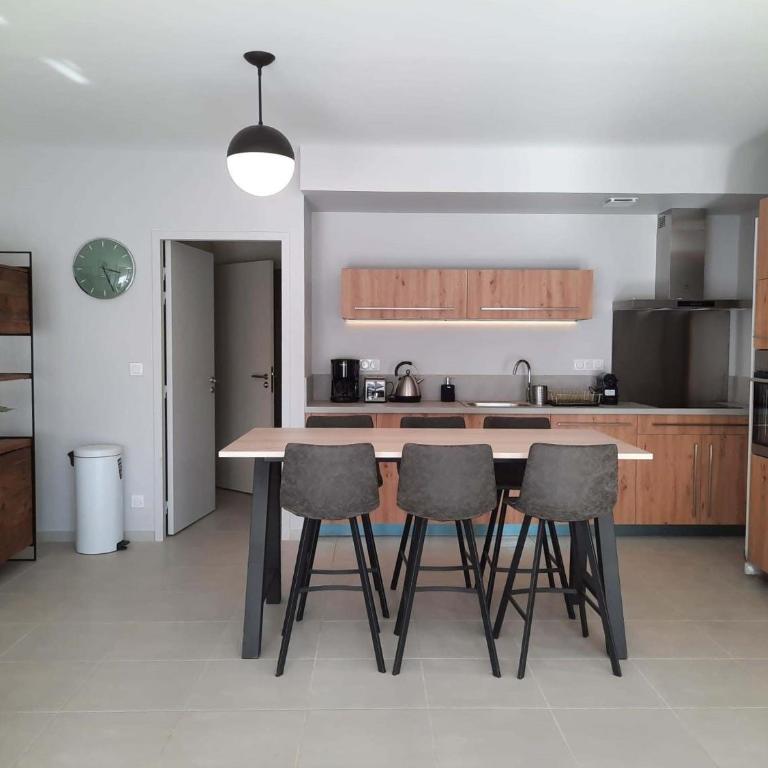 Bella, Jacuzzi Partagé & Parking avec Borne de Recharge Voiture Electrique - Apartamento de 1 dormitorio - 8
