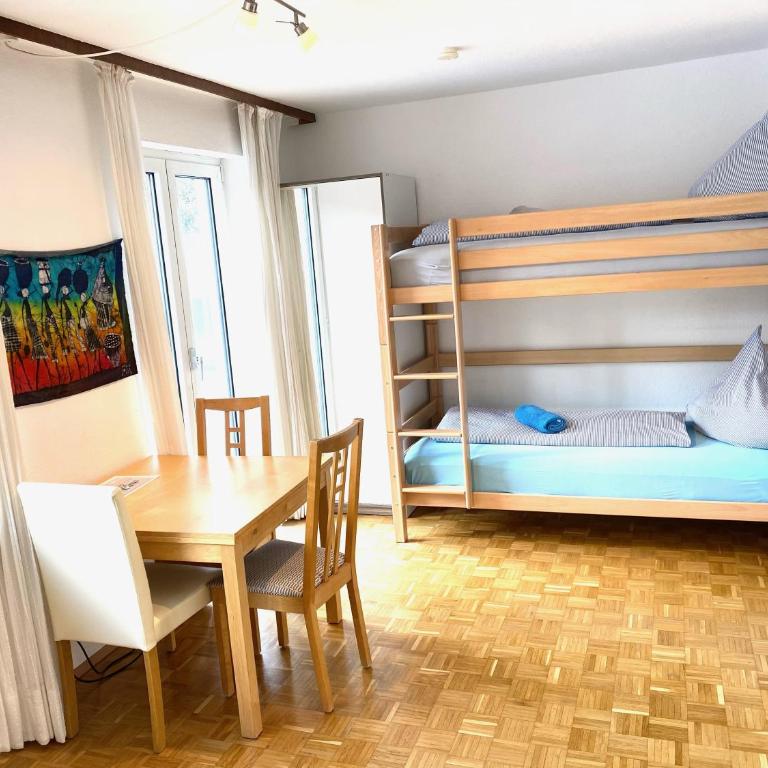 Gemütliche Privatzimmer mit geteiltem Bad, Küche und Garten - Familienzimmer mit Gemeinschaftsbad - 1