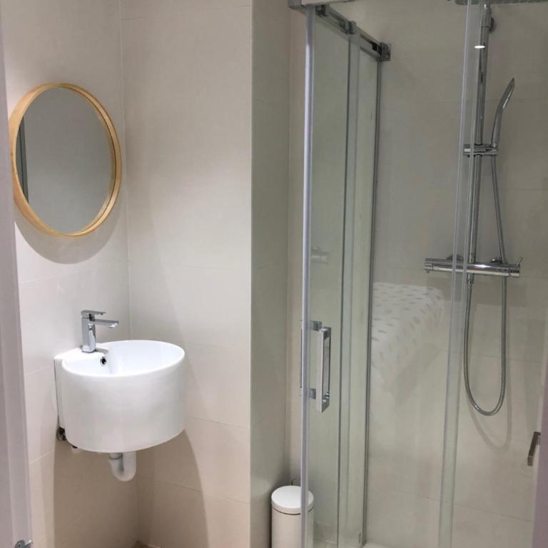 Pensión La Castellana - Habitación Doble con baño privado - 3