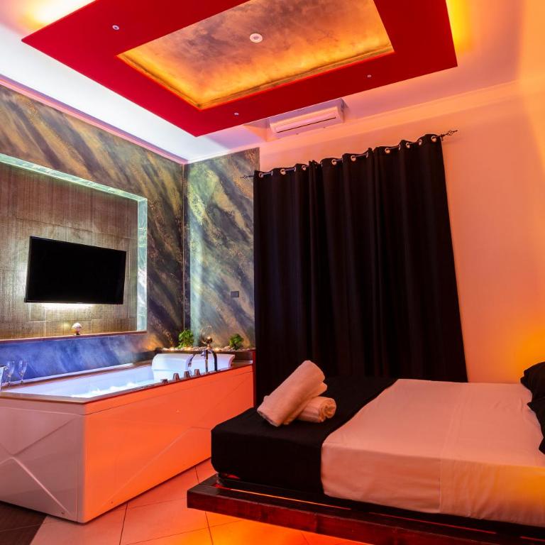 Pompei Luxury Rooms - Suite Queen con Vasca Idromassaggio - 4