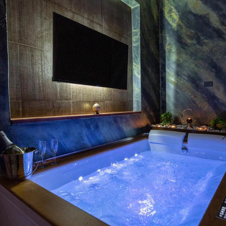 Pompei Luxury Rooms - Suite Queen con Vasca Idromassaggio - 3
