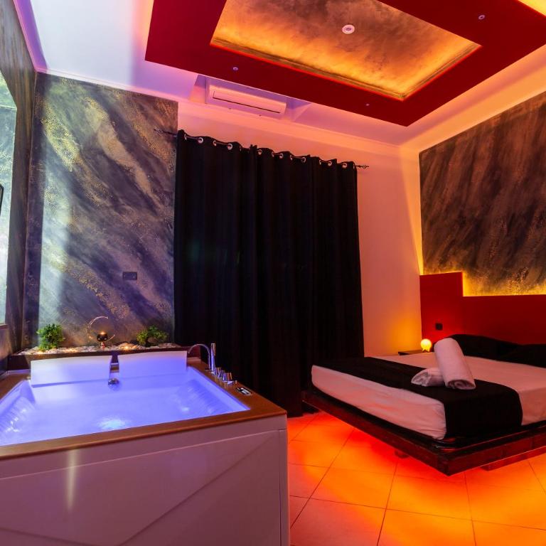 Pompei Luxury Rooms - Suite Queen con Vasca Idromassaggio - 2