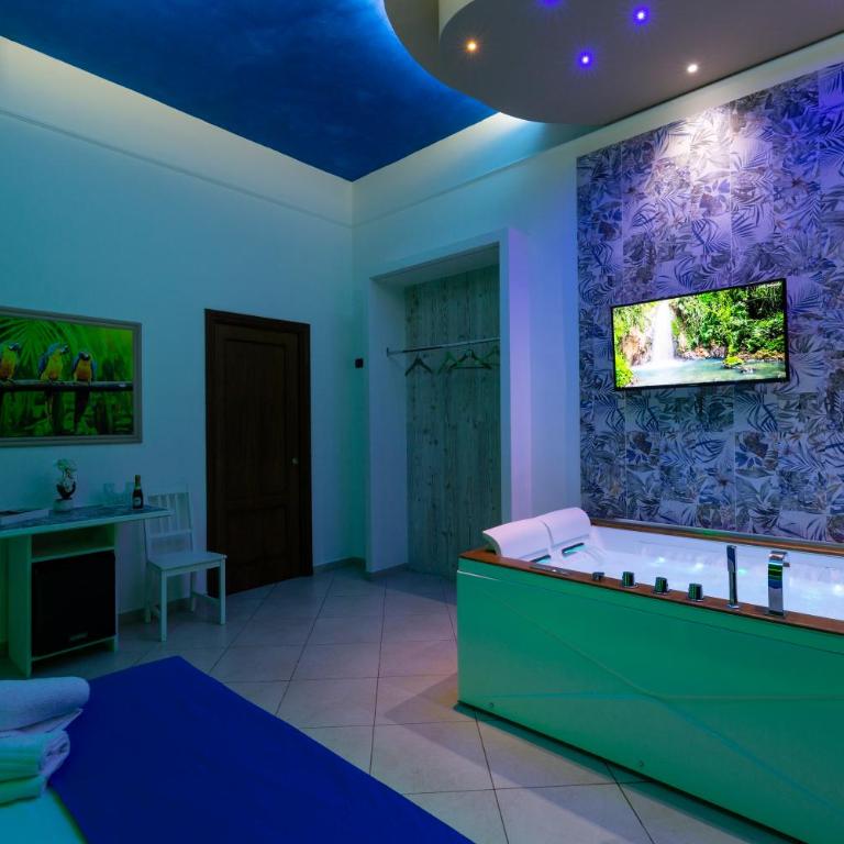 Pompei Luxury Rooms - Suite King con Vasca Idromassaggio - 14