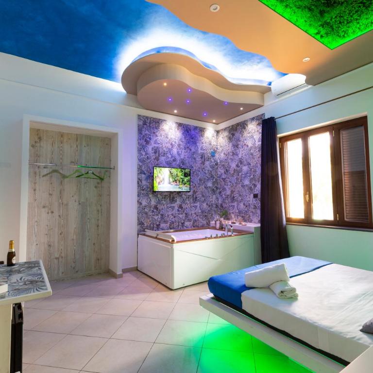Pompei Luxury Rooms - Suite King con Vasca Idromassaggio - 13