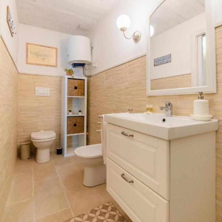 10 minuti a piedi da Ortigia - Cortile privato & AC - Appartamento con 1 Camera da Letto - 16