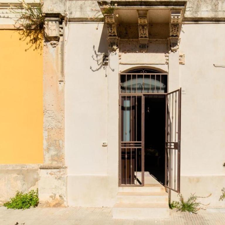 10 minuti a piedi da Ortigia - Cortile privato & AC - Appartamento con 1 Camera da Letto - 20