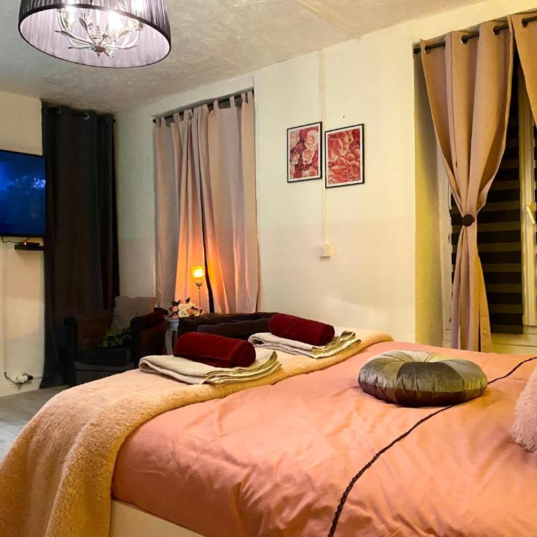 COSY & SPA Appartement Luxe JACUZZI SAUNA Suite Cristal - Suite mit Whirlpool - 20