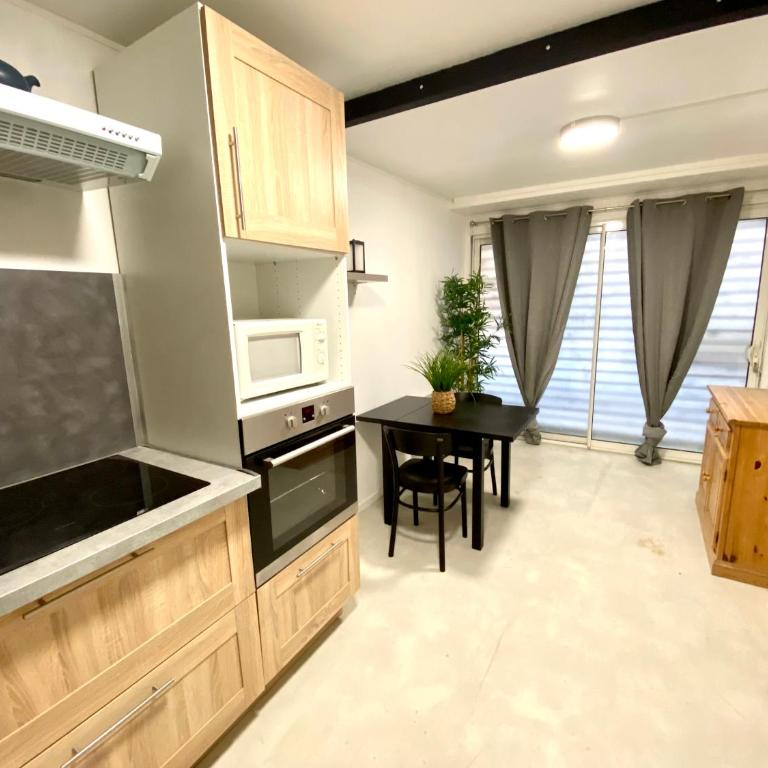 COSY & SPA Appartement Luxe JACUZZI SAUNA Suite Cristal - Suite mit Whirlpool - 23