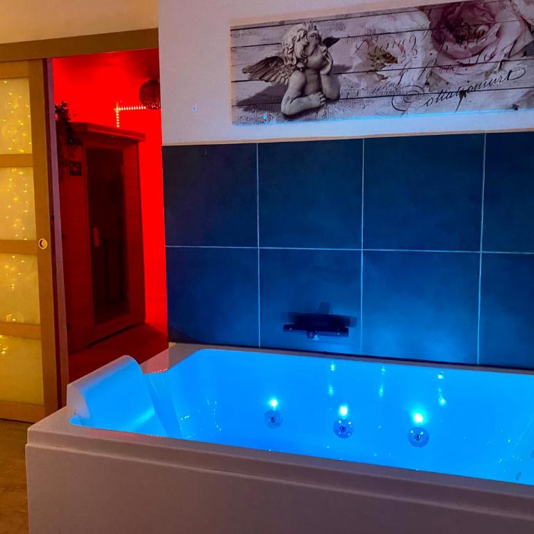 COSY & SPA Appartement Luxe JACUZZI SAUNA Suite Cristal - Suite mit Whirlpool - 26
