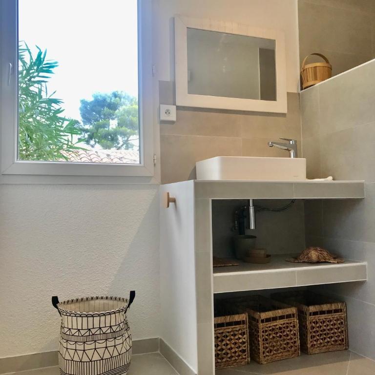 La plage, calme et jardin - One-Bedroom Apartment - 10