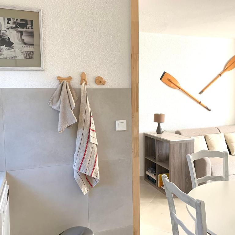 La plage, calme et jardin - One-Bedroom Apartment - 6
