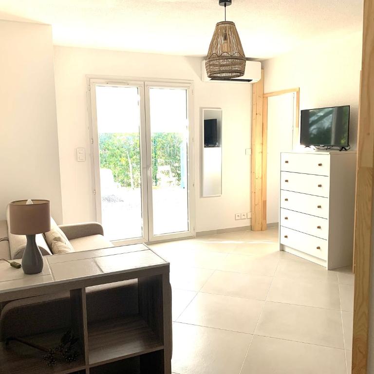 La plage, calme et jardin - One-Bedroom Apartment - 8