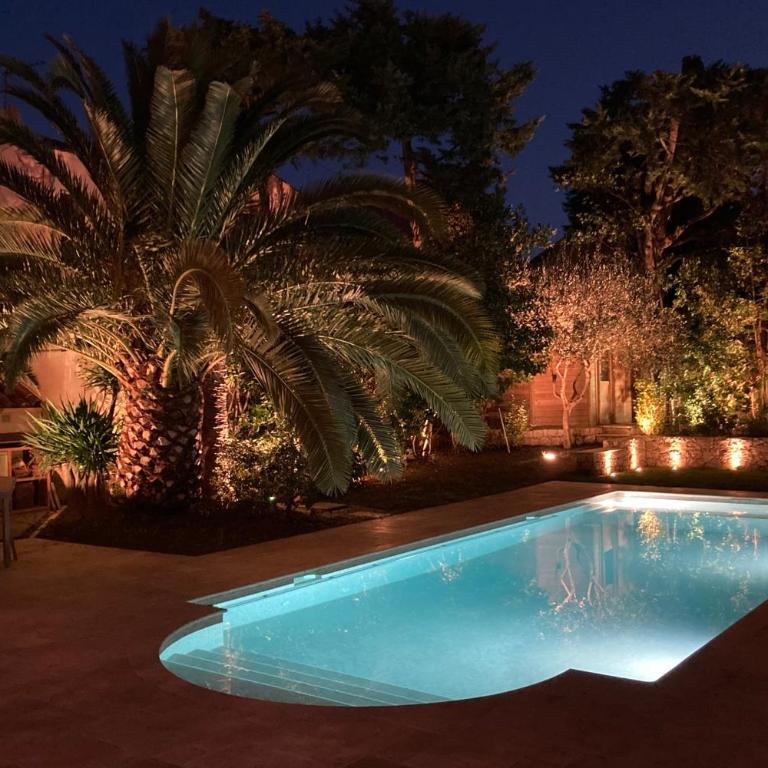 Havre de paix au Cap d'Antibes piscine chauffée à deux pas des plages - Villa - 32