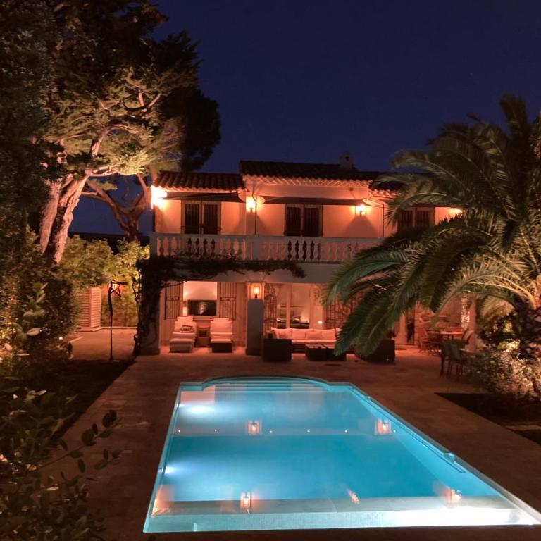 Havre de paix au Cap d'Antibes piscine chauffée à deux pas des plages - Villa - 33