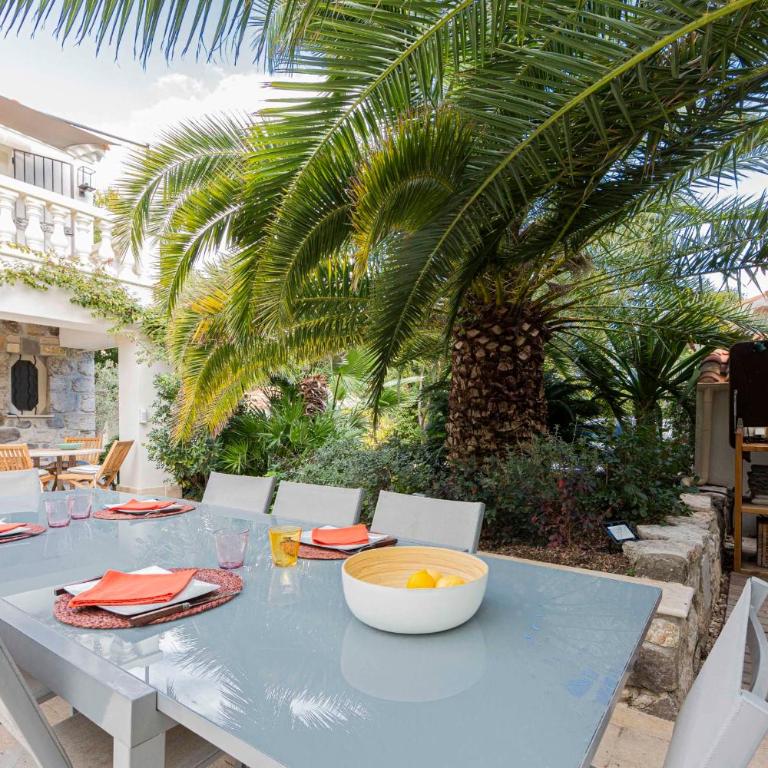Havre de paix au Cap d'Antibes piscine chauffée à deux pas des plages - Villa - 6