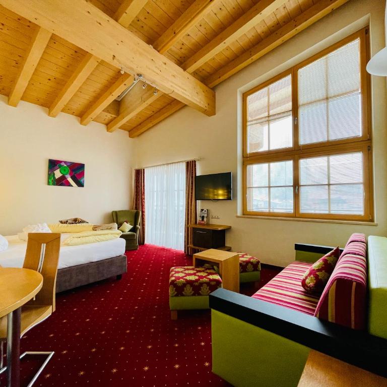 Wellness- und Familienhotel Egger - Junior Suite mit Bergblick - 2