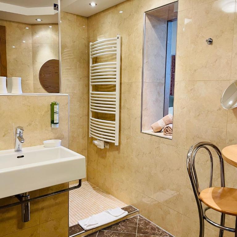 Wellness- und Familienhotel Egger - Junior Suite mit Bergblick - 1