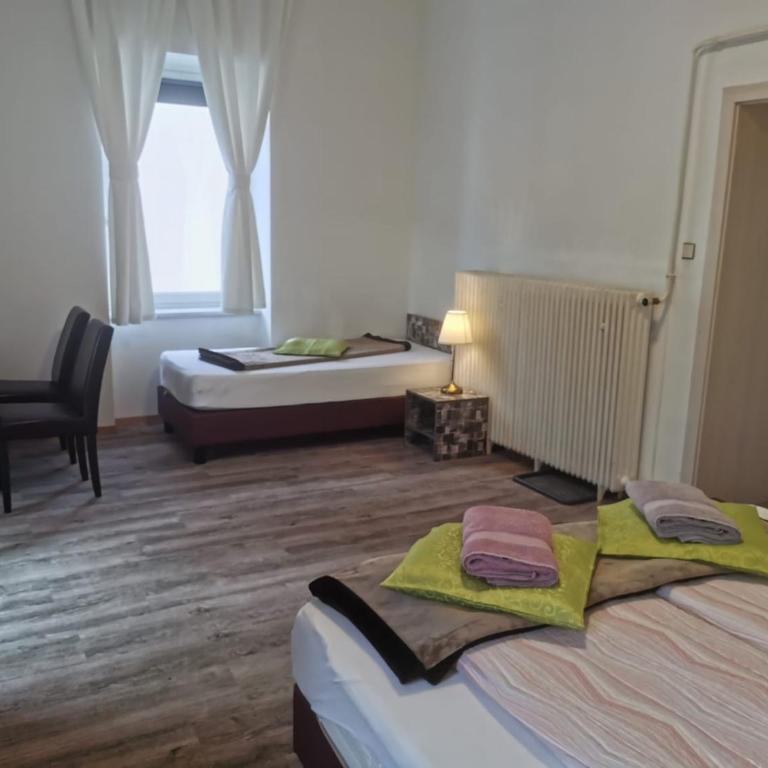 Frühstückspension Gasthof Gesslbauer - Dreibettzimmer - 2