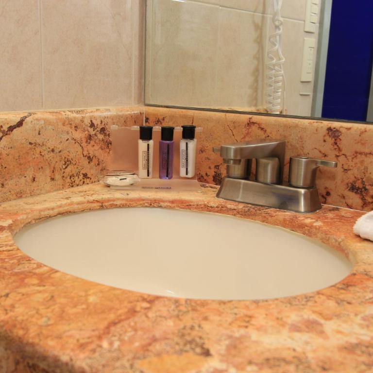 Hotel Real de Leyendas - Standard Double Room with Fan - 7