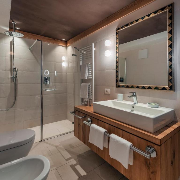 Posta Zirm Hotel - Standard Zimmer mit Queensize-Bett - 3