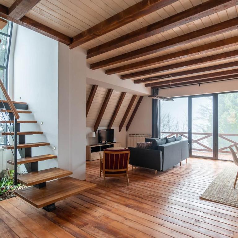 Vista Mountain House - Two-Bedroom Chalet - 3
