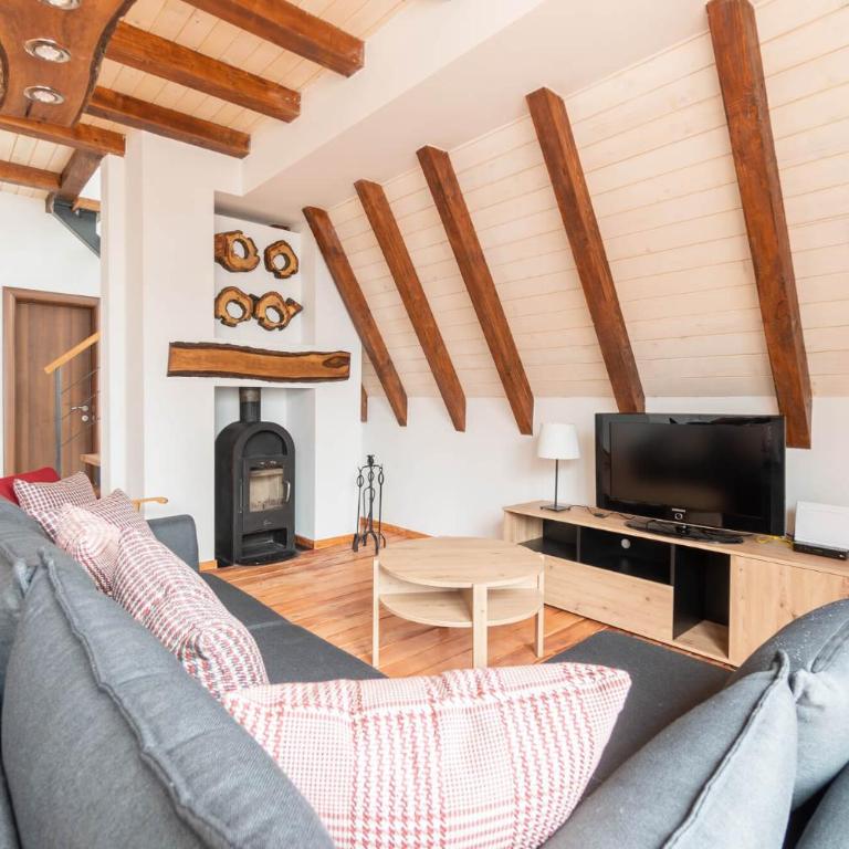 Vista Mountain House - Two-Bedroom Chalet - 6