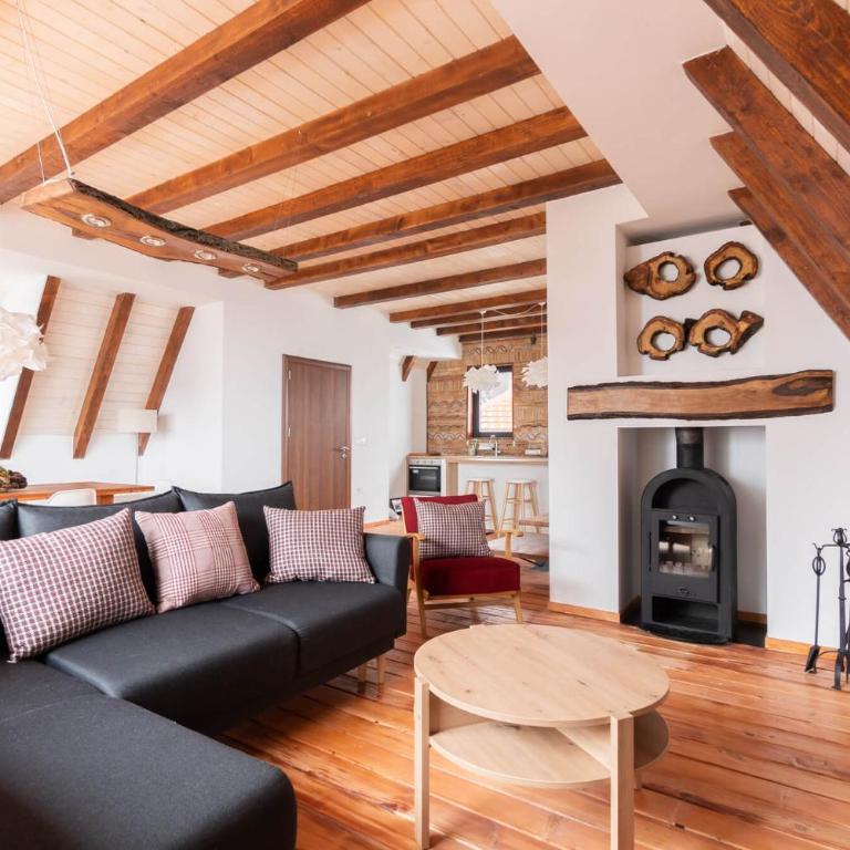 Vista Mountain House - Two-Bedroom Chalet - 10