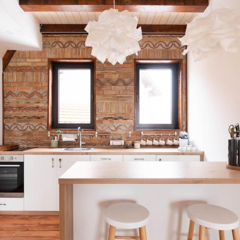 Vista Mountain House - Two-Bedroom Chalet - 18