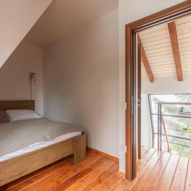 Vista Mountain House - Two-Bedroom Chalet - 33