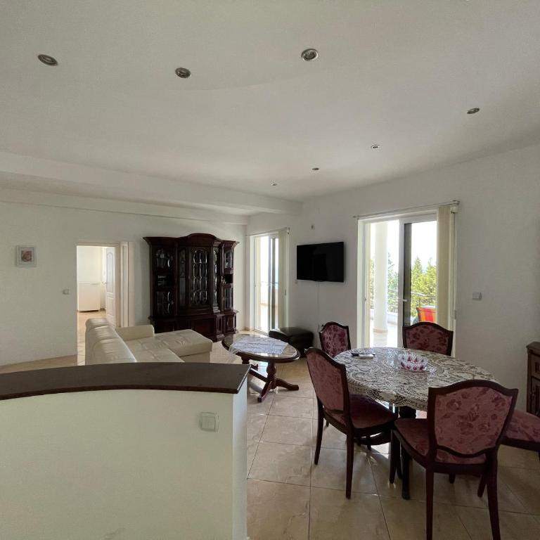 Apartments Rozela - Apartman sa 2 Spavaće Sobe i Balkonom - 21