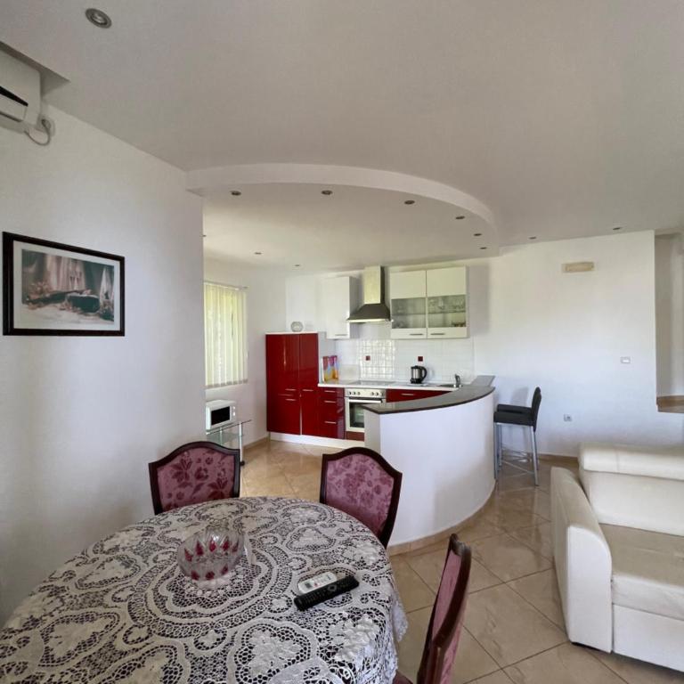 Apartments Rozela - Apartman sa 2 Spavaće Sobe i Balkonom - 18