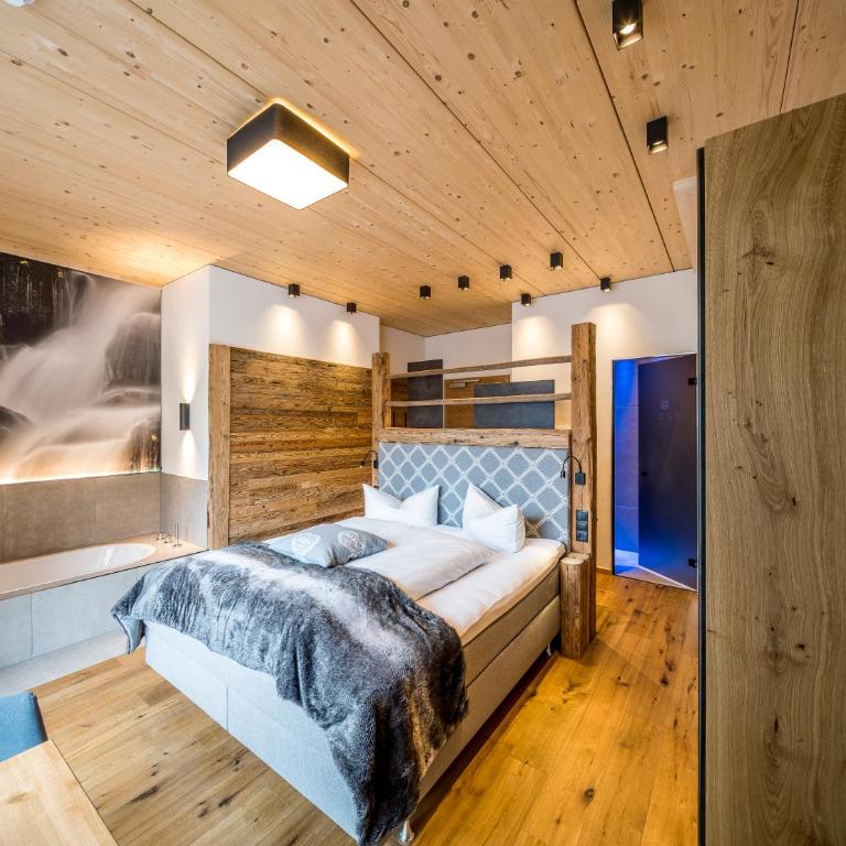 Post Hotel Paznaun - Deluxe Doppelzimmer mit Bad - 3