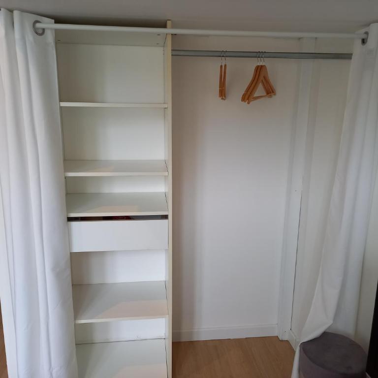 Studio avec terrasse en résidence calme à Dijon. - Appartement 1 Chambre - 8