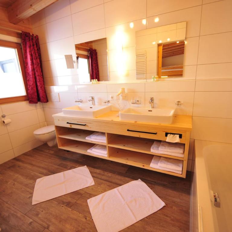 Hotel Regnum Zegg - Familienzimmer mit Balkon - 4