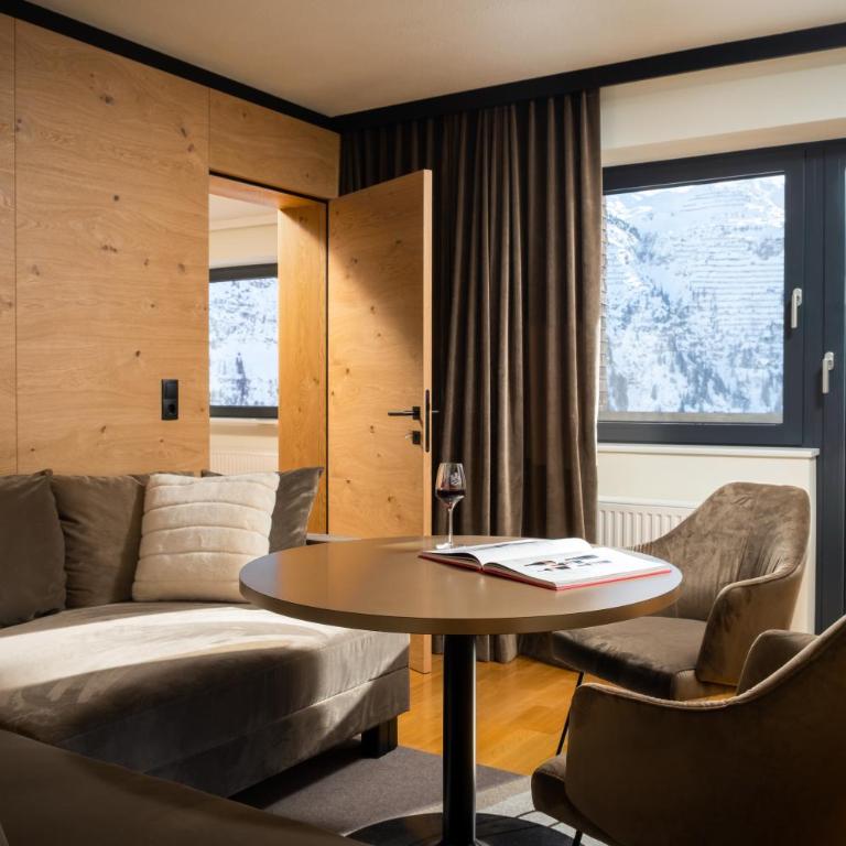 Hotel Bergkristall Oberlech - Suite mit Balkon - 1