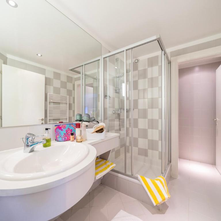 Gästehaus Schusser an der Therme, Frühstück, Doppelzimmer und Ferienwohnung - Apartment mit 1 Schlafzimmer - 4