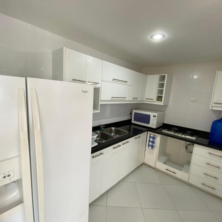 Departamentos Amoblados Frente al Mar Manta -PROINKASA - Apartamento con vistas al mar - 3