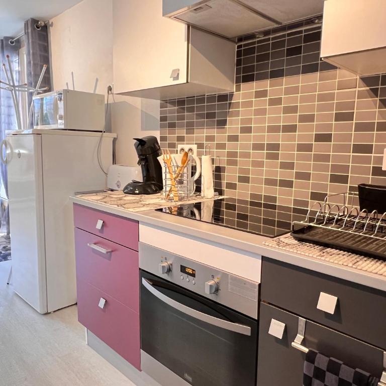T2 ensoleillé. Terrasse, jardin commun, vue, parking. - Appartamento con 1 Camera da Letto - 12