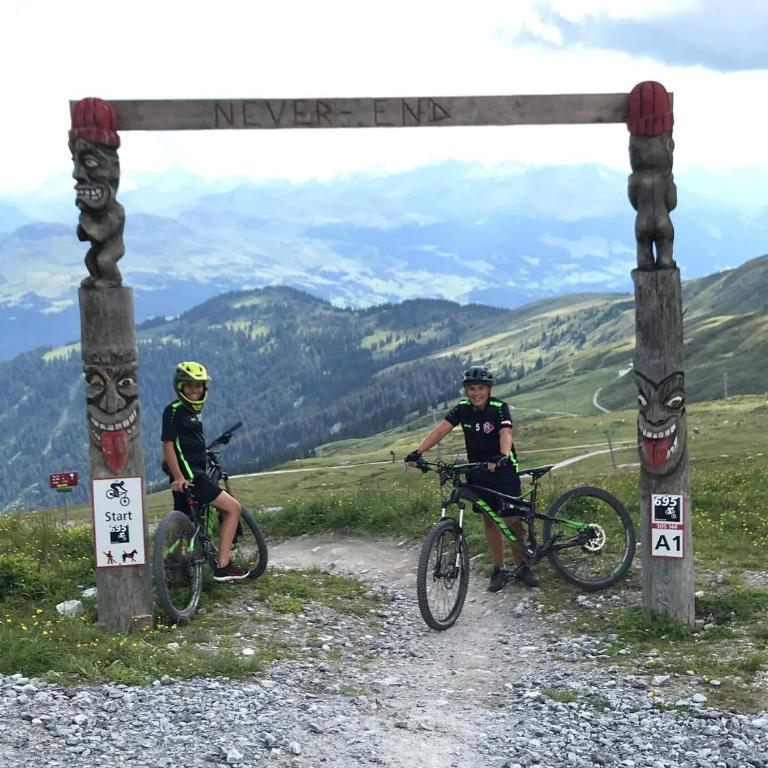 Ferienwohnung 3,5 Zimmer direkt an Ski- und Bikepiste - Apartment mit 2 Schlafzimmern - 56