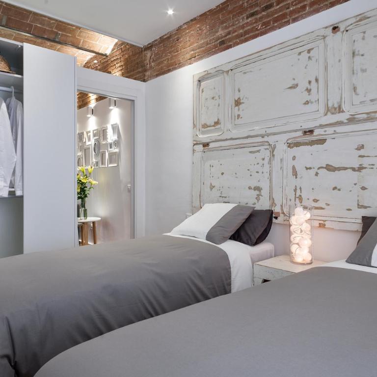 Charming Parallel - Two-Bedroom Apartment - 19