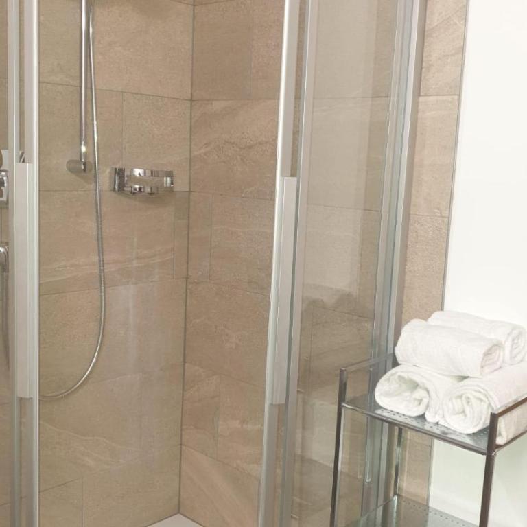 Haus Gertrud - Doppelzimmer mit Dusche - 1