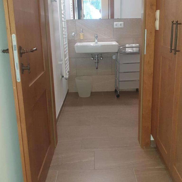 Haus Gertrud - Doppelzimmer mit Dusche - 12