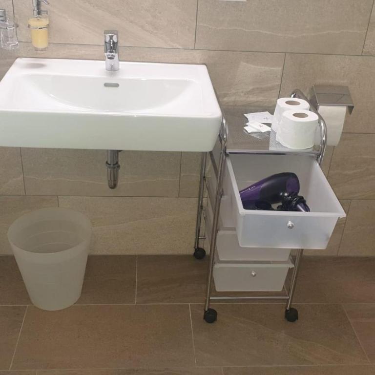 Haus Gertrud - Doppelzimmer mit Dusche - 13