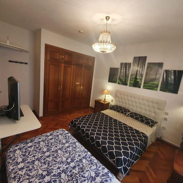 GRAN VIA -Chueca ROOMS PARKING TPH - Habitación con cama grande y bañera de hidromasaje - 4