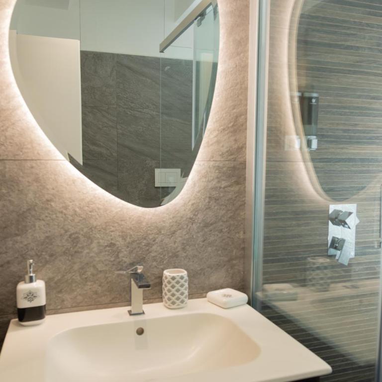 Eutuxia - One-Bedroom Apartment - 5