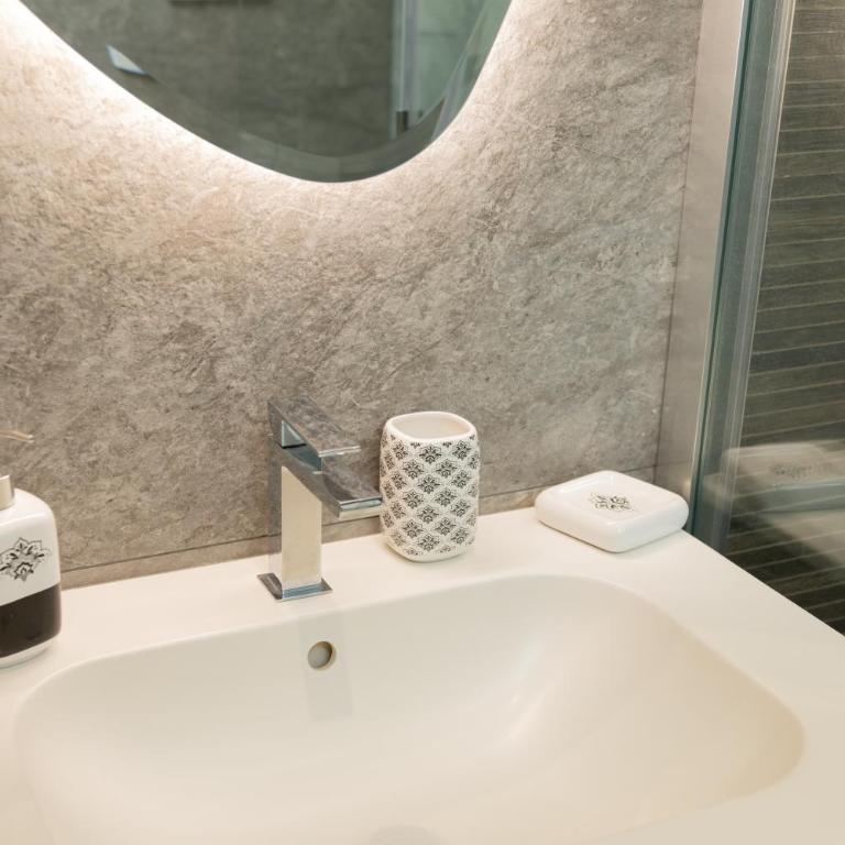 Eutuxia - One-Bedroom Apartment - 6